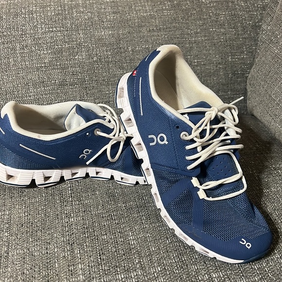 On running shoes - Picture 2 of 6